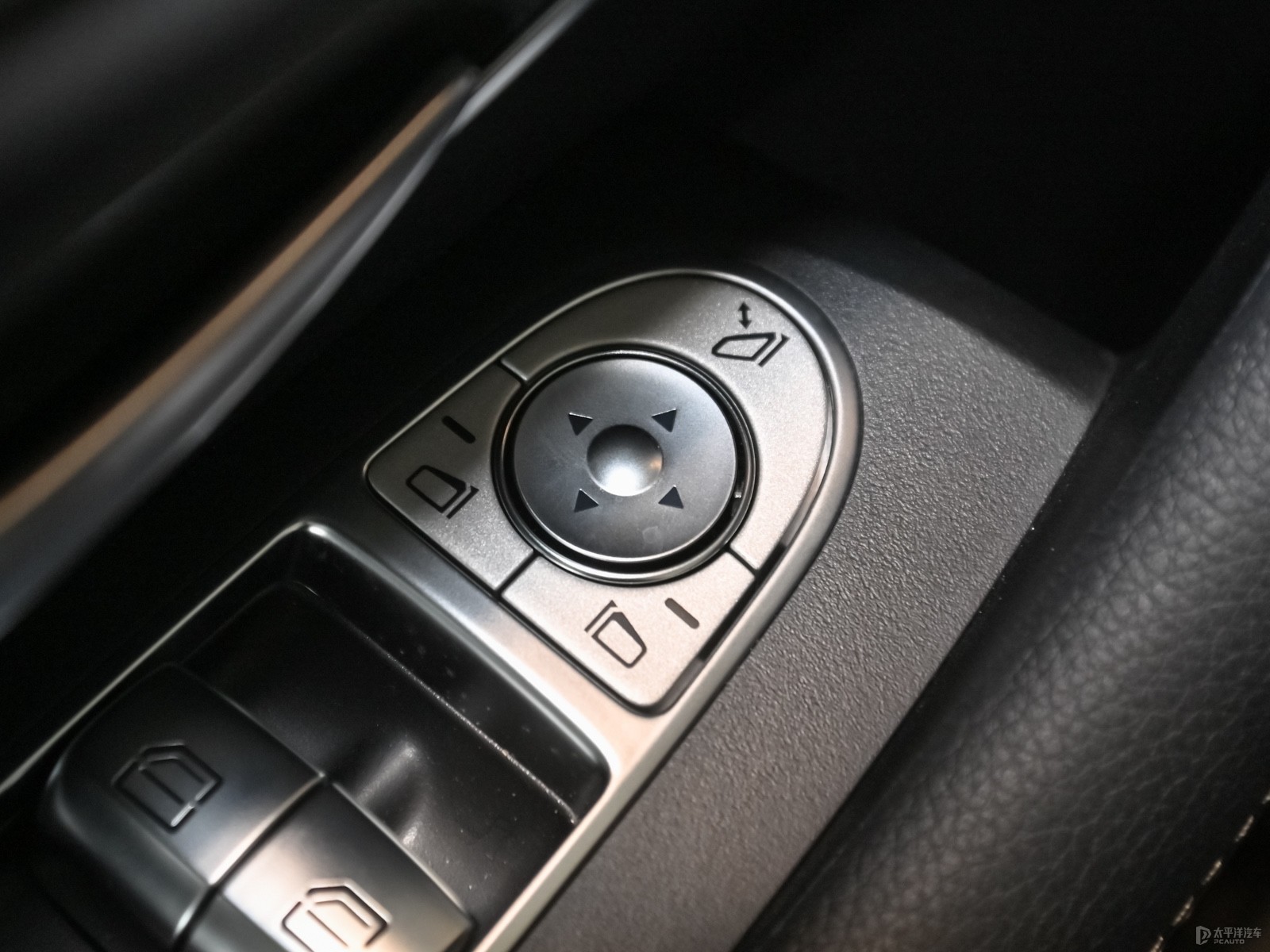 優(yōu)雅與動感交融 2021款奔馳E級（進口）E 260 轎跑車內飾探秘