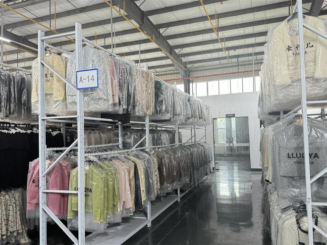 天門服裝創(chuàng)奇跡 五十家企業(yè)與四百名主播聯(lián)袂，首日帶貨六十萬件激揚(yáng)二千萬巨潮